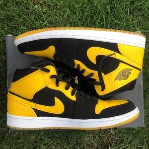 Jordan 1s mid New Love (2017)